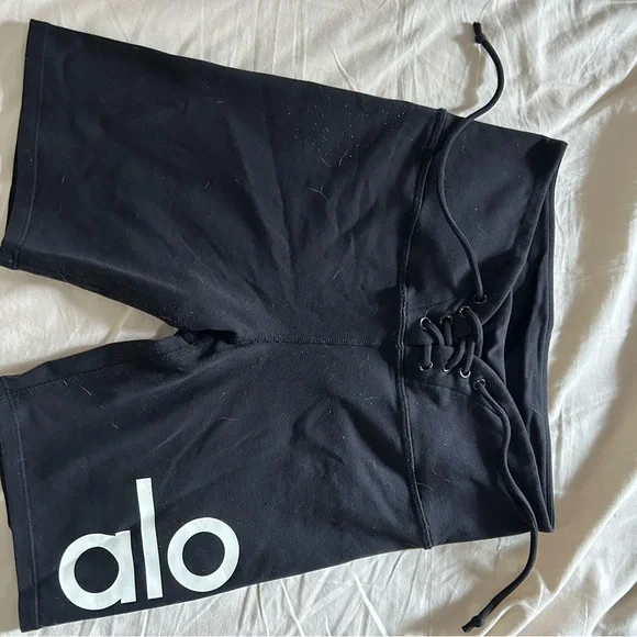 ALO Yoga Black Athletic Shorts - Picture 3 of 3